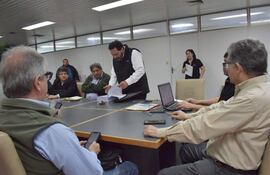 En el salón de intendentes de la Municipalidad de Asunción se realizó la apertura de sobres.