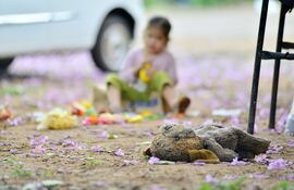 El Gobierno de Paraguay, por medio del Ministerio de la Niñez, estaría invirtiendo solo G. 78 por día por cada niño, niña y adolescente para acciones de prevención, protección y atención, en todo el país, afirma el artículo “Paraguay sigue teniendo grandes vacíos en la protección”.