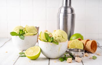 Helado con alcohol. Sabor mojito.