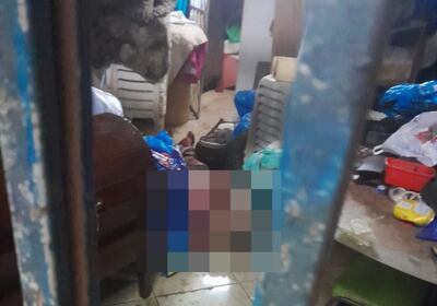 El hombre murió en su dormitorio a raíz de más de 40 puñaladas.