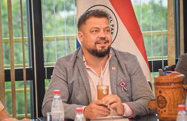 Senador Colym Soroka (ANR, Independiente).