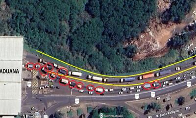Los brasileños alegan competencia desleal y caos en el paso fronterizo.