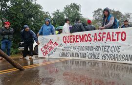Los pobladores se manifestaron en varias ocasiones por la obra inconclusa de asfaltado en Canindeyú.