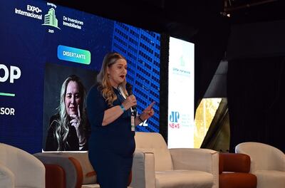 Charo González durante su disertación, en la Expo Inmobiliaria.