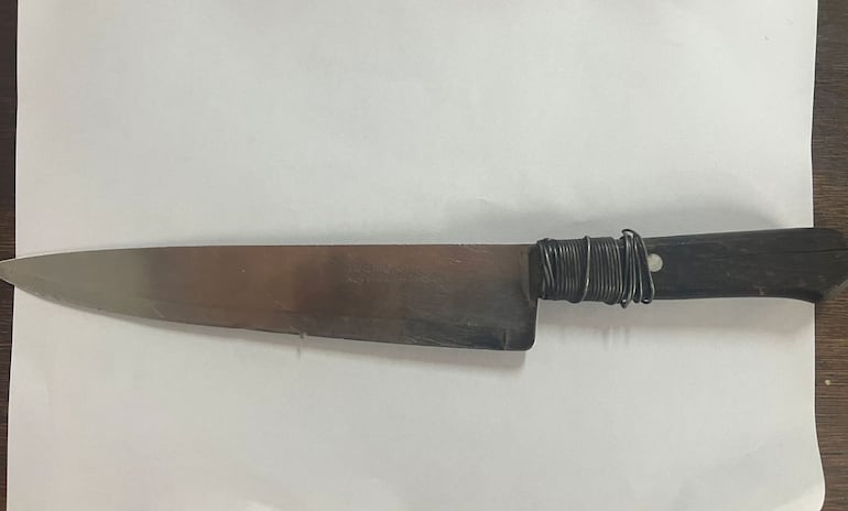 Cuchillo que tenía en su poder el detenido.