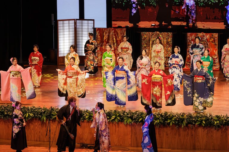 “Kimono Show” es el espectáculo que se realizó en el Teatro del Banco Central del Paraguay