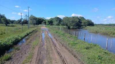 Tras los desbordes que provocaron cortes de caminos rurales en distintos puntos del departamento, este tramo en la compañía Poroto es preocupante