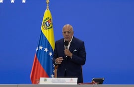 El presidente del Parlamento de Venezuela, Jorge Rodríguez, habla durante la sesión ordinaria de la Asamblea Nacional este martes, en Caracas (Venezuela).