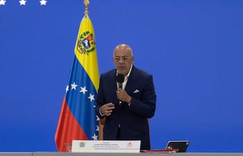 El presidente del Parlamento de Venezuela, Jorge Rodríguez, habla durante la sesión ordinaria de la Asamblea Nacional este martes, en Caracas (Venezuela).