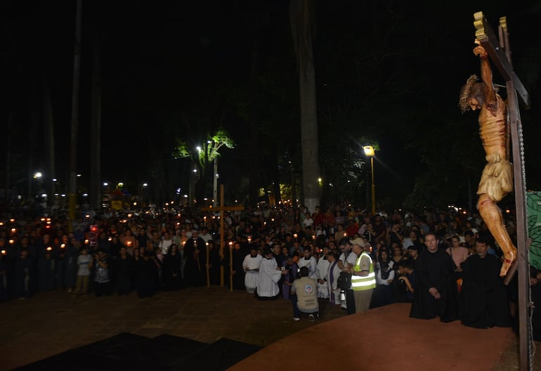 Fe y devoción marcaron el Viacrucis Mayor de Hernandarias