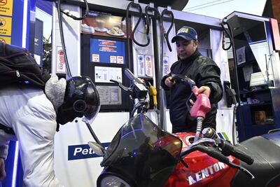Los precios del combustible siguen altos y no existen ni siquiera rumores de una posible disminución.