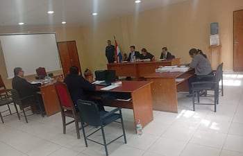 La comparecencia del acusado ante los miembros del Tribunal de Sentencia y la Fiscalía se llevó a cabo en el Juzgado de San Estanislao.