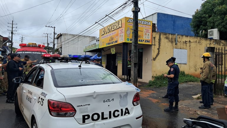 Agentes de Investigaciones y de Criminalística fueron llamados para apoyas en las investigaciones y búsqueda de prófugo. 