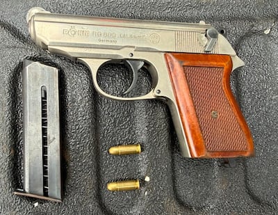 La pistola que el menor tenía en su poder fue incautada.