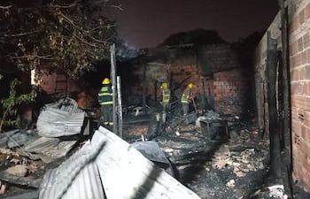 Un incendio consumió una vivienda en Itá Enramada anoche.