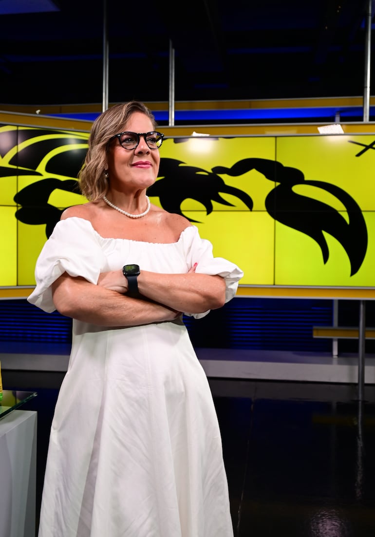 Mabel Rehnfeldt en los estudios de ABC Cardinal.