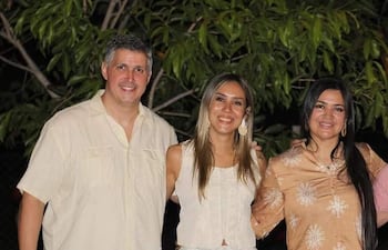 El diputado imputado Esteban Martín Samaniego (ANR), la intendenta de Quyquyhó, Patricia Corvalán (ANR-HC), y la candidata a la intendencia por la ANR, Ruth Mercedes Medina Yegros, deberán cumplir arresto domiciliario con tobillera electrónica.