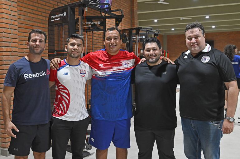 Cuerpo técnico y dirigentes en el Operativo Preolímpico de handball.