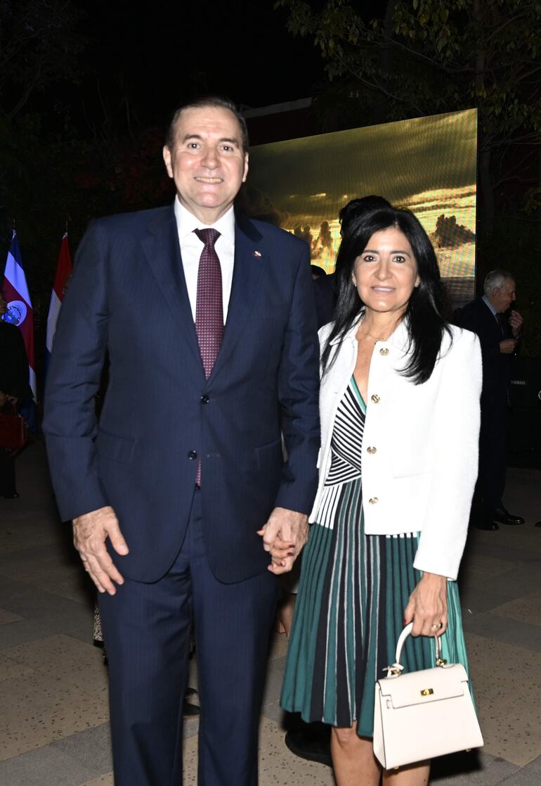 Julio César y Adriana Arriola.
