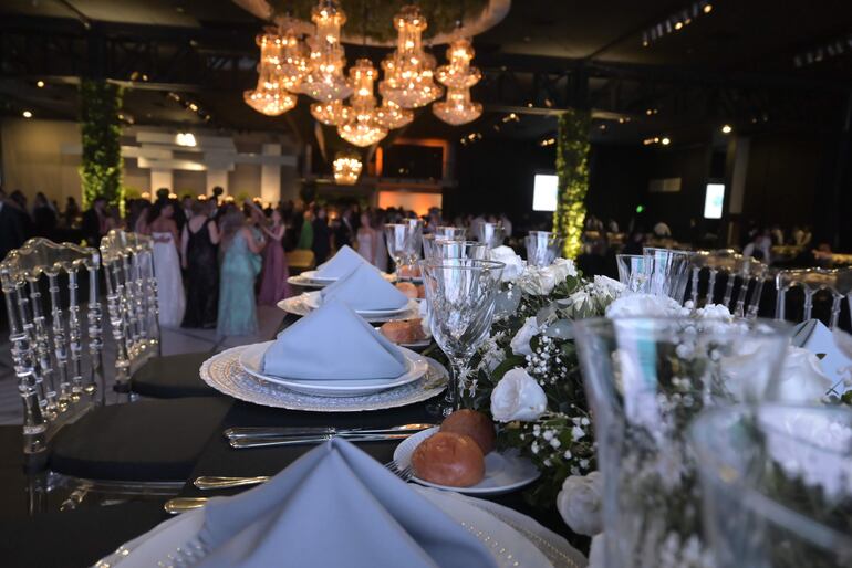 La ambientación del salón estuvo a cargo del decorador Ariel Rodríguez.   