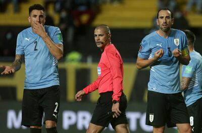 Diego Godín (3) será baja en Uruguay para el partido de esta noche ante Ecuador.