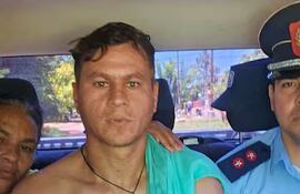 Elvio Cáceres Duarte al momento de entregarse voluntariamente a la policía.