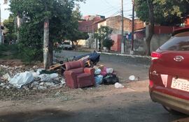 Basural ubicado sobre Azara y Rodó, en pleno barrio Bernardino Caballero
