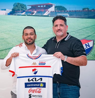 El técnico Felipe Ariel Giménez Miranda (44 años), con el presidente de Nacional, Enrique III Sánchez Ferreira (54).