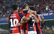 Los jugadores de Cerro Porteño festejan un gol en el partido frente a 2 de Mayo por la fecha 15 del torneo Apertura 2026 de la Primera División de Paraguay en el estadio La Nueva Olla, en Asunción, Paraguay.