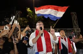 Daniel Pereira Mujica, durante su festejo de la victoria el domingo 9 de noviembre.