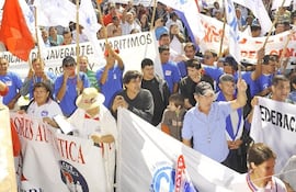 Las centrales obreras analizan movilizaciones en protesta. Afirman que Santiago Peña nombró en el Conacyt a personas que no integran estas organizaciones.