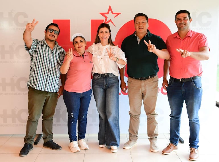 Cuatro de los 8 candidatos de consenso que reciben respaldo de la Gobernadora Norma Zárate de Monges, Gustavo Penayo(Caapucú), María de la Cruz López (Mbuyapey),Gustavo Martínez (Tebicuarymí) y Pedro Penayo (María Antonia).