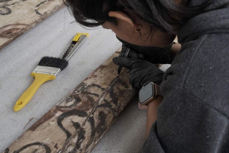 Los profesionales  identificaron marcas, números y esgrafiados en estructuras de madera de la sacristia del templo de Yaguarón.