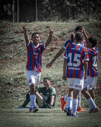 Los azulgranas golearon 5-1 a los gumarelos en Ypané