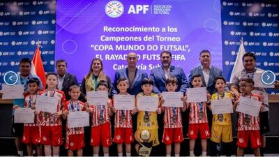 Reconocimiento de la APF a los Rayaditos que consiguieron un título internacional en Brasil.