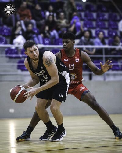 El Kings Nelson Peralta y el americano Darry Moore, de FPC.