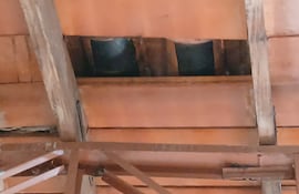 El desprendimiento del techo obligó a los docentes a clausurar las salas.