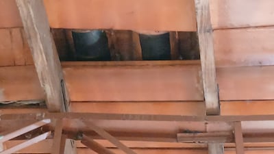 El desprendimiento del techo obligó a los docentes a clausurar las salas.