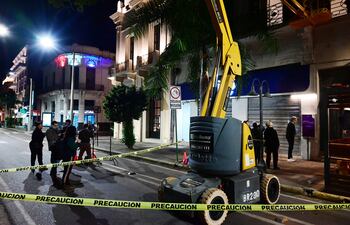 Desde una grúa apostada sobre la calle Palma se grabó el inicio del videoclip de "Seremos leyendas".