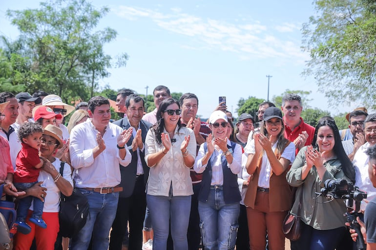 El inicio de la obra María Antonia–Quyquyhó fue celebrado en marzo de 2025 por Claudia Centurión y autoridades departamentales y municipales.