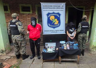 Operativo Antinarcóticos en Fernando de la Mora: Dos personas detenidas y droga incautada.