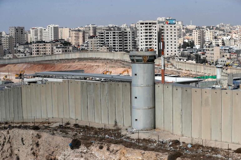 Una sección del muro israelí de separación cerca de la localidad de Qalandia, entre la ciudad de Ramala y Jerusalén Este.