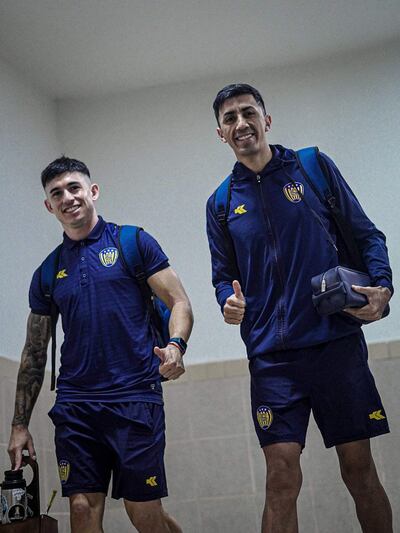 Lautaro Comas y Alan Ledesma, futbolistas argentinos del Sportivo Luqueño.