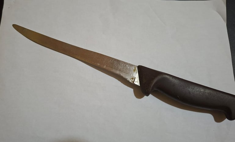 Arma blanca incautada durante el procedimiento.