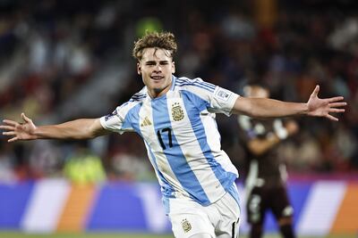 Mateo Silvetti celebra su gol en la victoria de Argentina sobre México por 2-0.