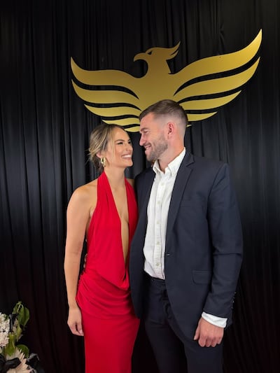 ¡Hermosa parejita! Michelle Peters y Tim Payne.