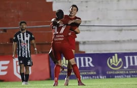 Fernando festeja en el cierre de la fecha.