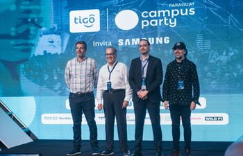 Pablo Tomé, Carlos Blanco, Juan Ardissone y Ever Miguez en el Tigo Campus Party.