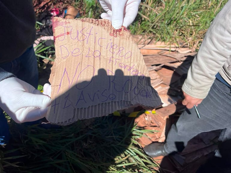Manuscrito dejado cerca del cuerpo de una mujer, encontrado en el área rural de Pedro Juan Caballero.