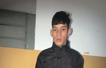 Fue detenido Lucas Isaac Prado Ramírez (19), quien contaba con una orden de detención “por perturbación a la paz pública y otros”.